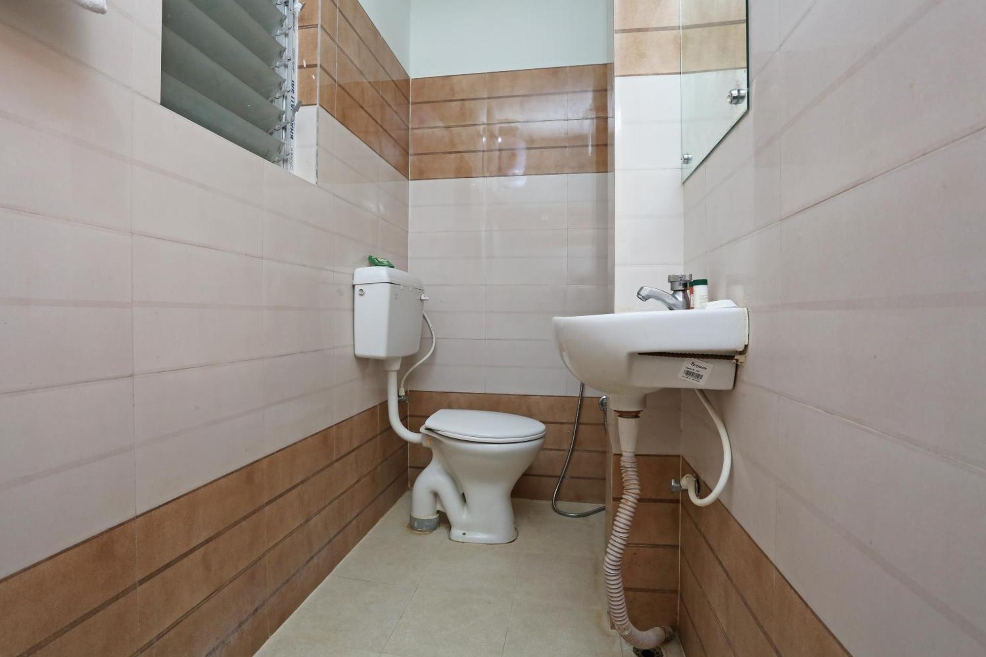 Hotel O Aashray Guest House Guwahati Exteriör bild