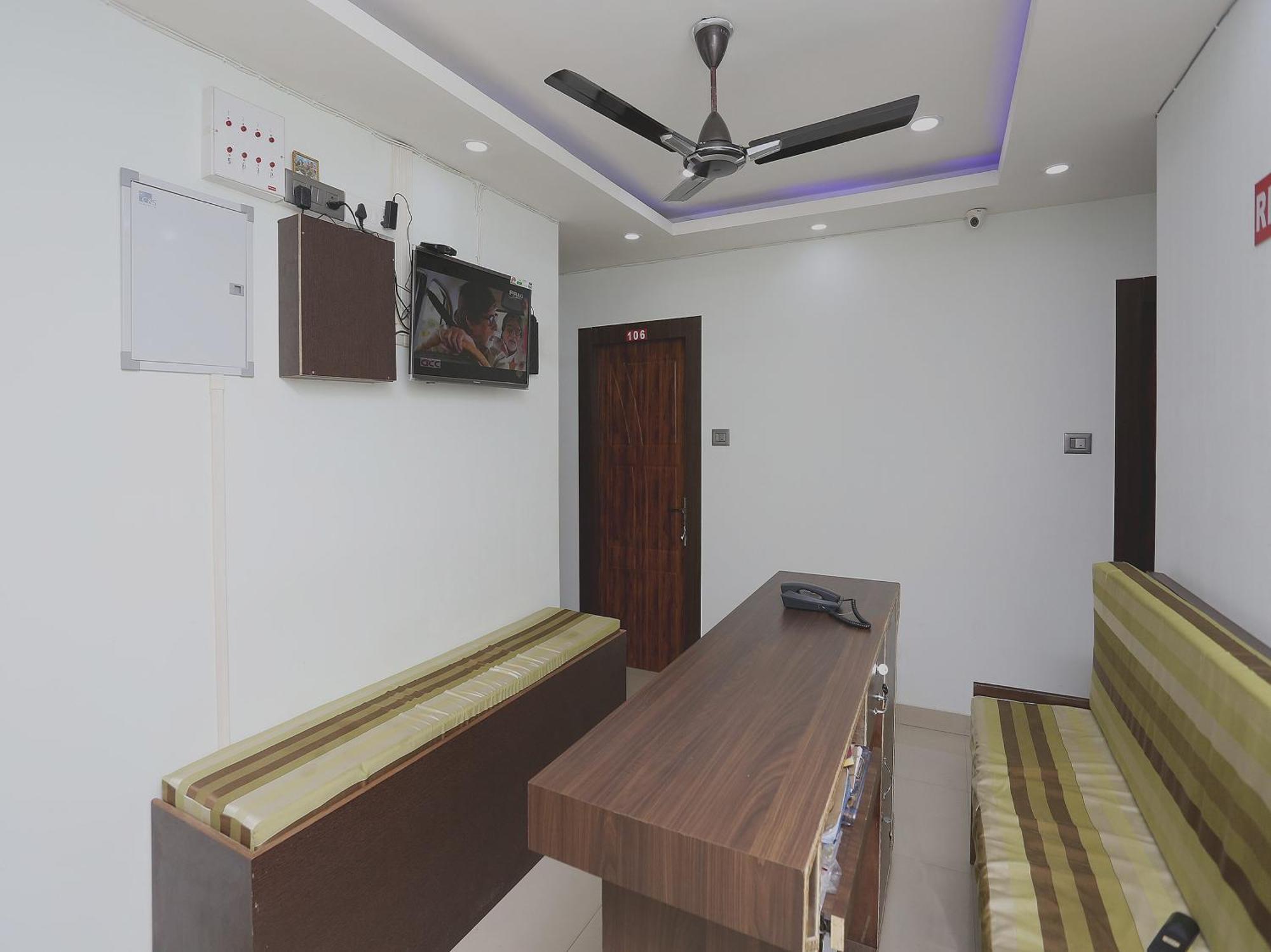 Hotel O Aashray Guest House Guwahati Exteriör bild